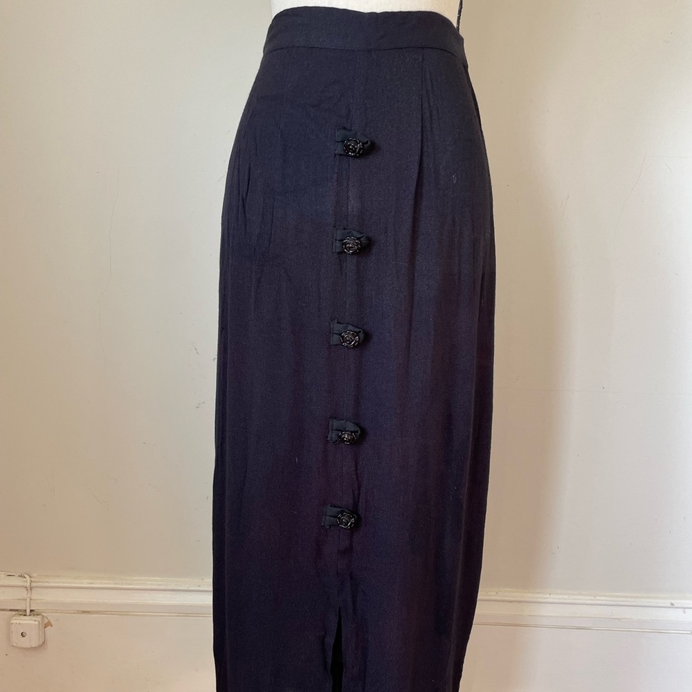 Black midi skirt with flower buttons - size small